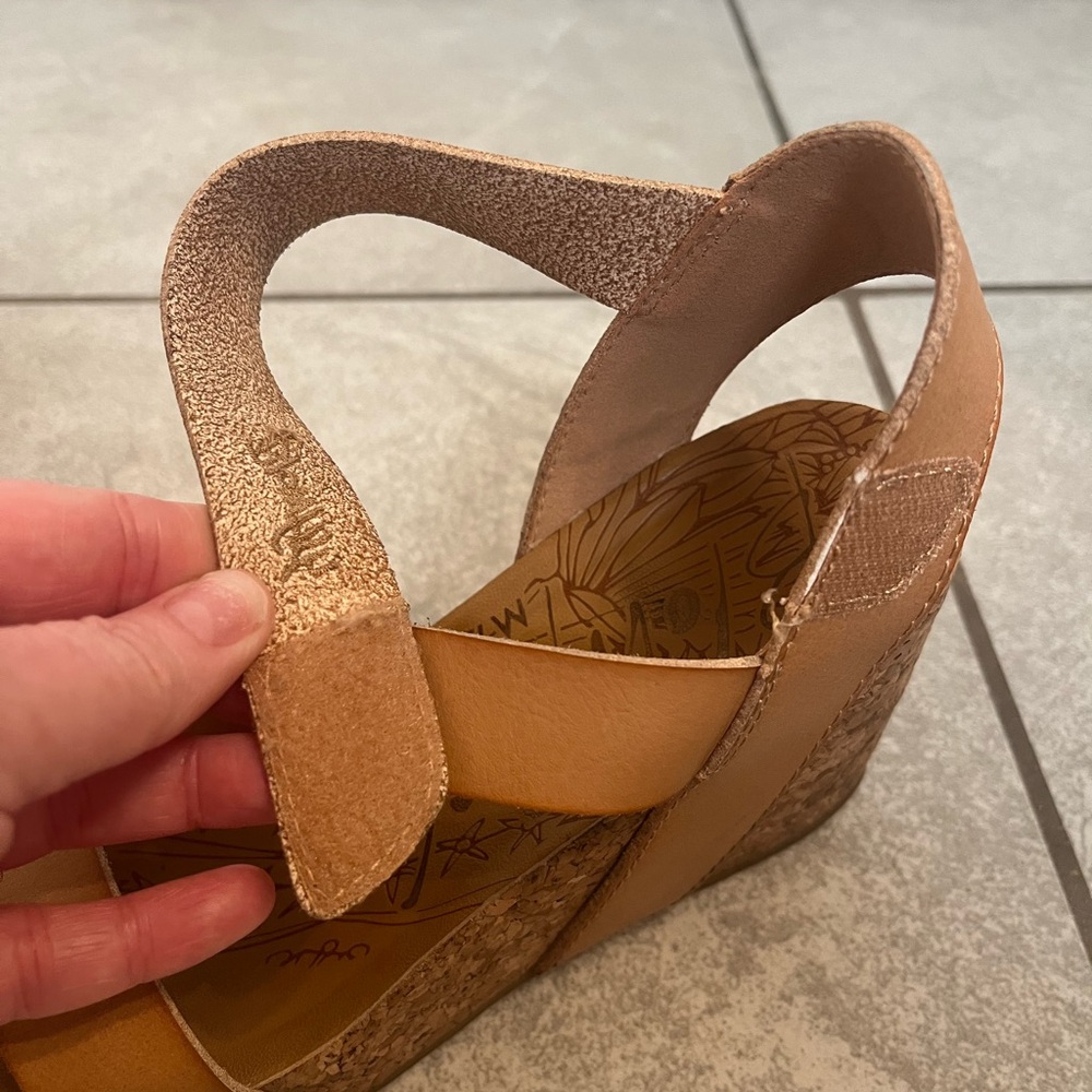 Blowfish Tan Wedge Sandals - Picture 4 of 7